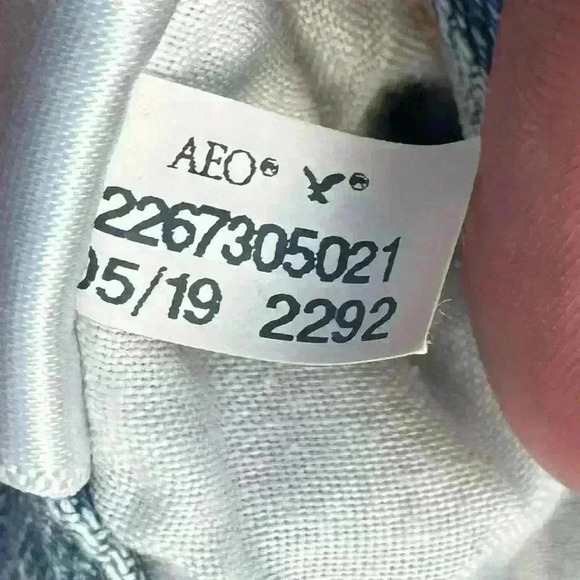 American Eagle AE Curvy Mom Jean #2292 6R Denim Frayed Distressed - Picture 4 of 9